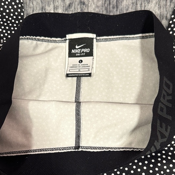 Nike Women’s Black and White Dotted Leggings. Fleece lined for running. EUC - Picture 12 of 12